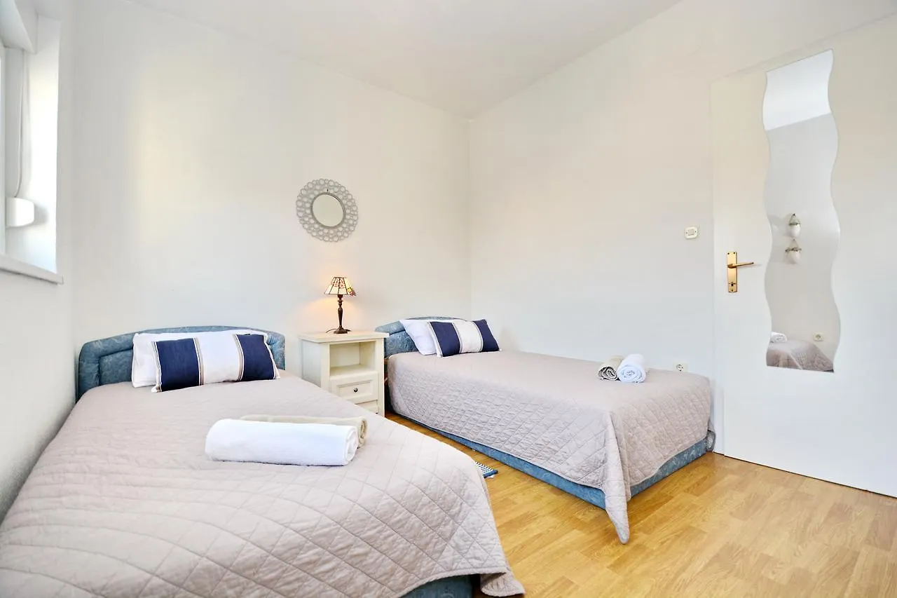 Apartment Mango Zara