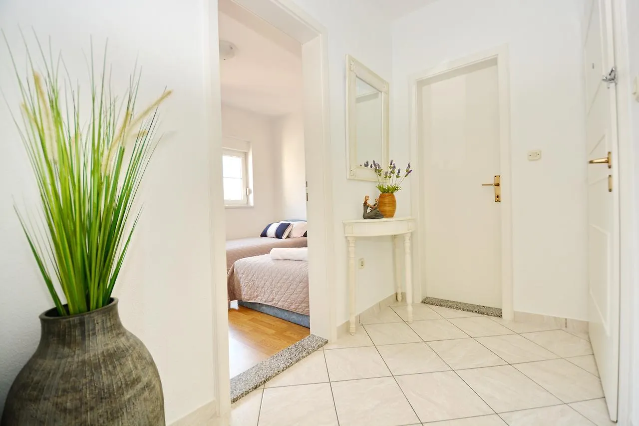 Apartment Mango Zara