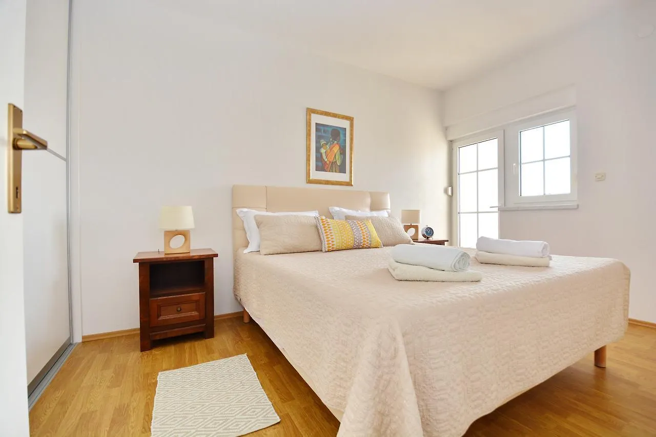 Apartment Mango Zara